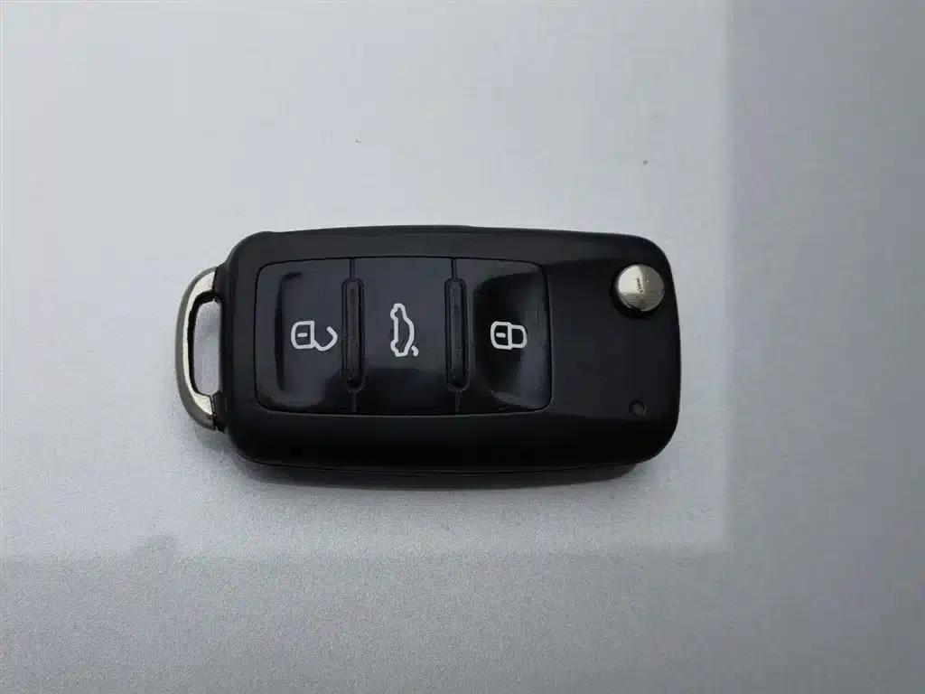 Rapid 2015 1.6L Manual Smart Selection Model — миниатюра 19