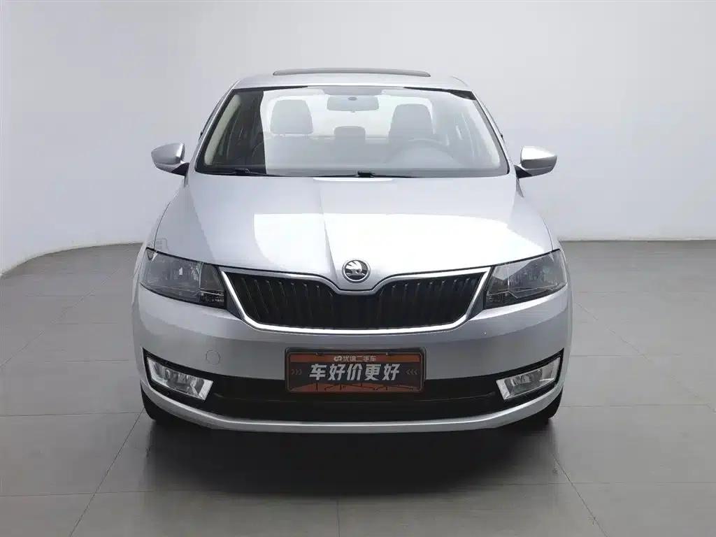 Rapid 2015 1.6L Manual Smart Selection Model — миниатюра 3