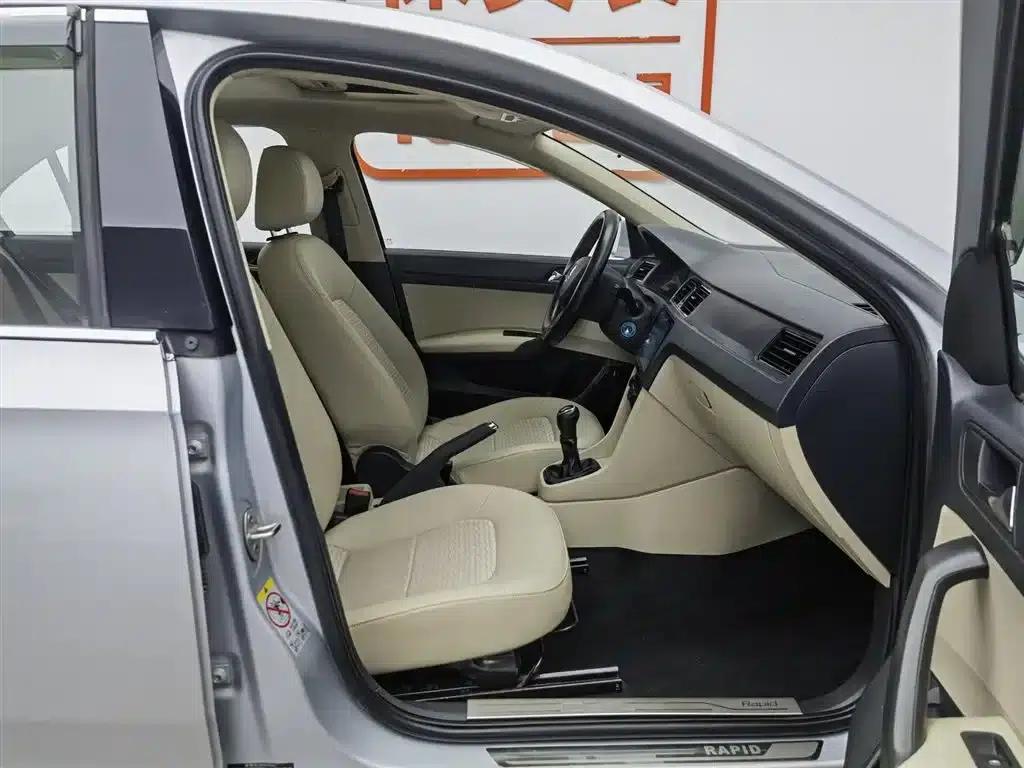 Rapid 2015 1.6L Manual Smart Selection Model — миниатюра 23