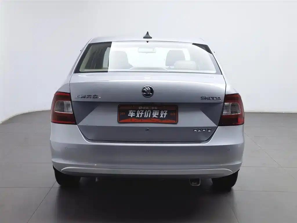 Rapid 2015 1.6L Manual Smart Selection Model — миниатюра 4