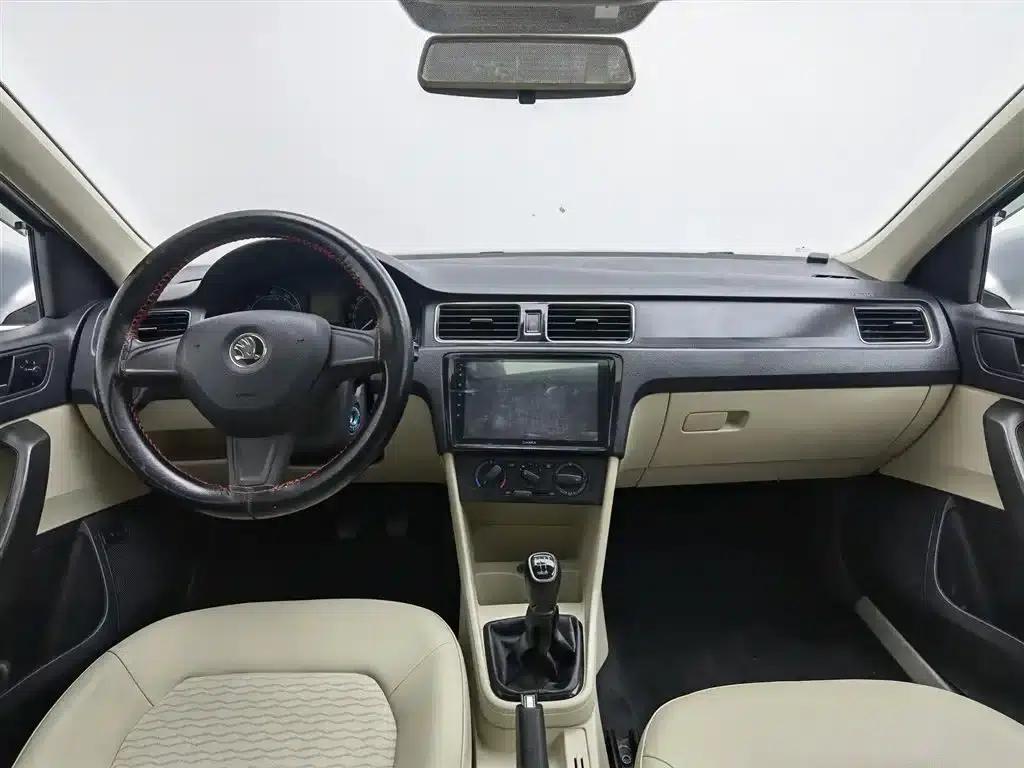 Rapid 2015 1.6L Manual Smart Selection Model — миниатюра 5