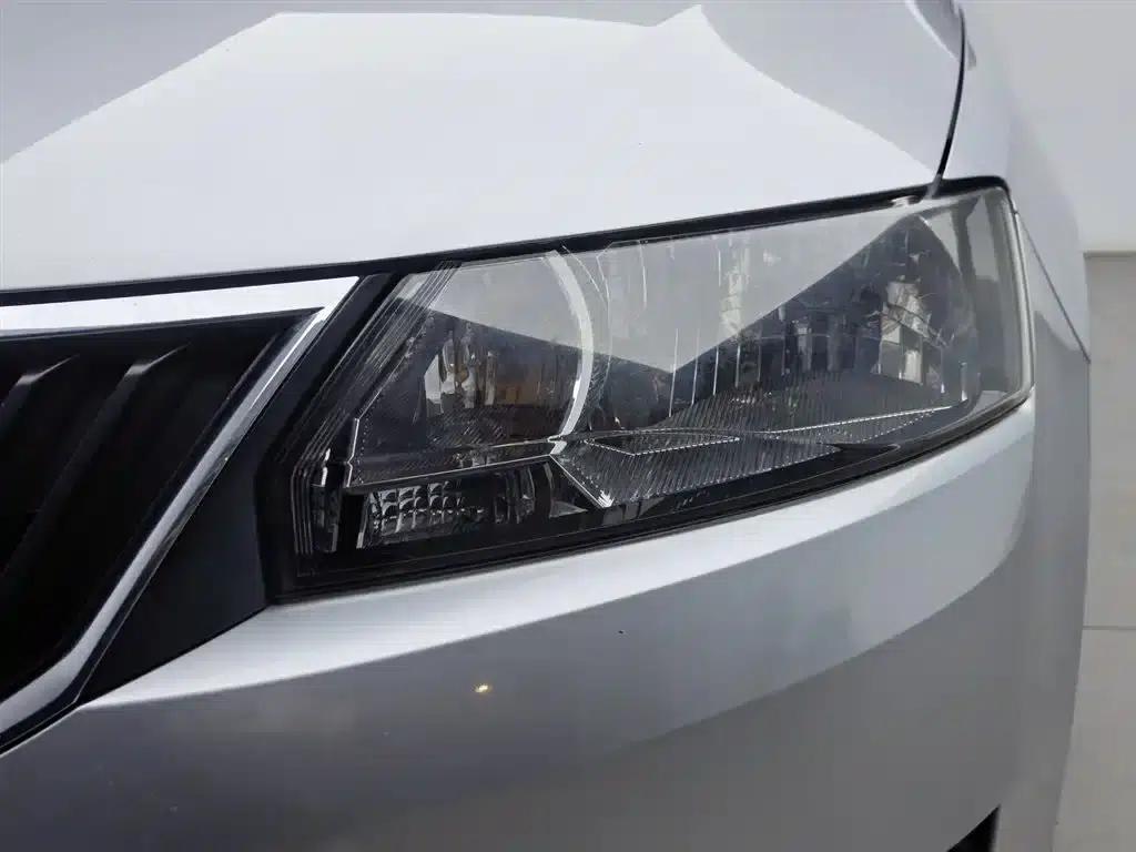 Rapid 2015 1.6L Manual Smart Selection Model — миниатюра 7