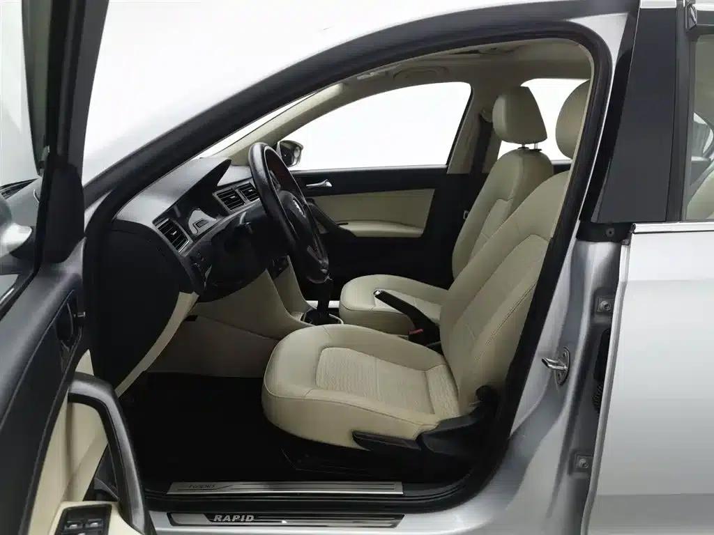 Rapid 2015 1.6L Manual Smart Selection Model — миниатюра 10