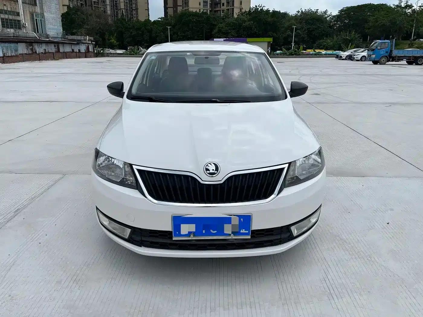 Rapid 2016 1.6L Manual Forward Edition — миниатюра 2
