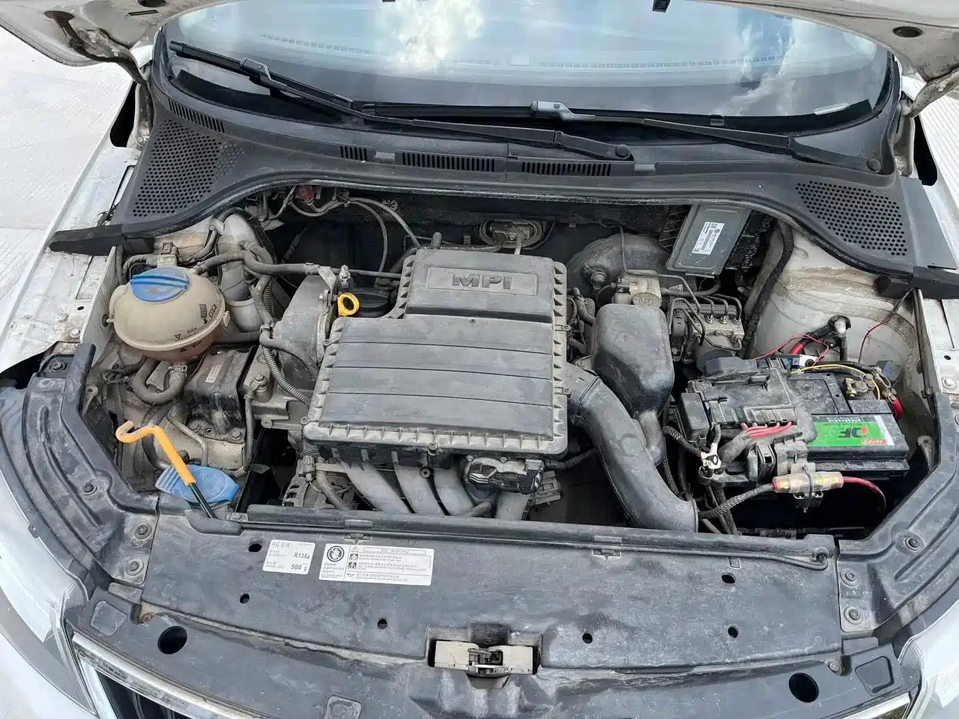 Rapid 2016 1.6L Manual Forward Edition — миниатюра 14
