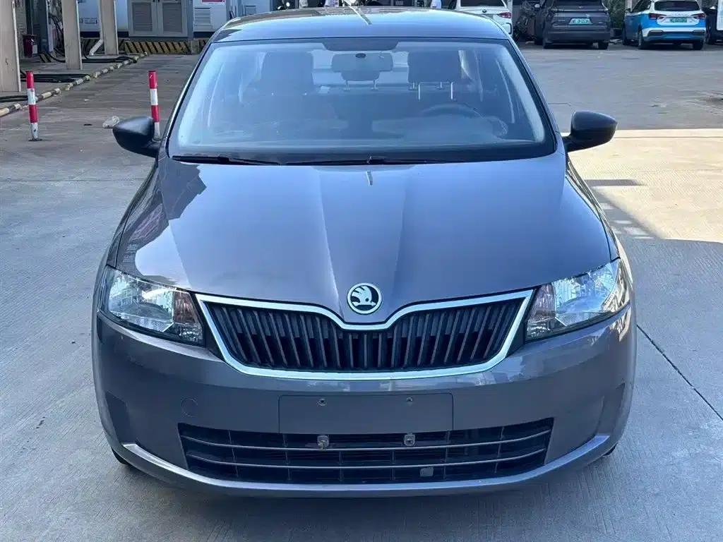 Rapid 2015 1.6L Manual Comfortline — миниатюра 2