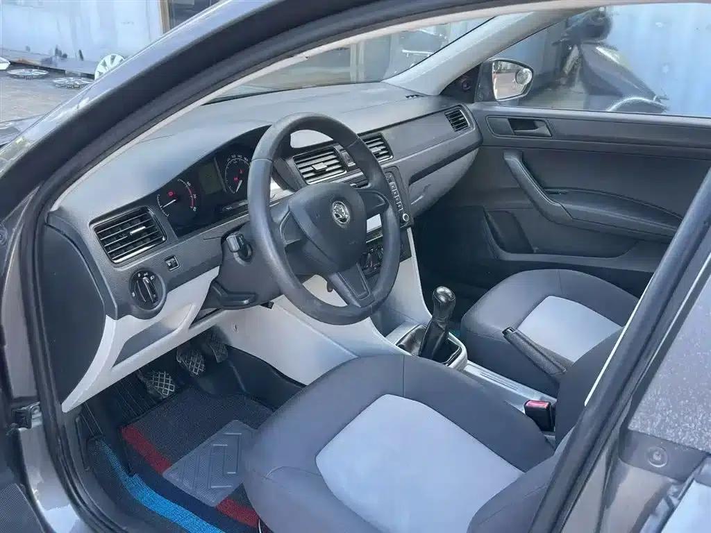 Rapid 2015 1.6L Manual Comfortline — миниатюра 3
