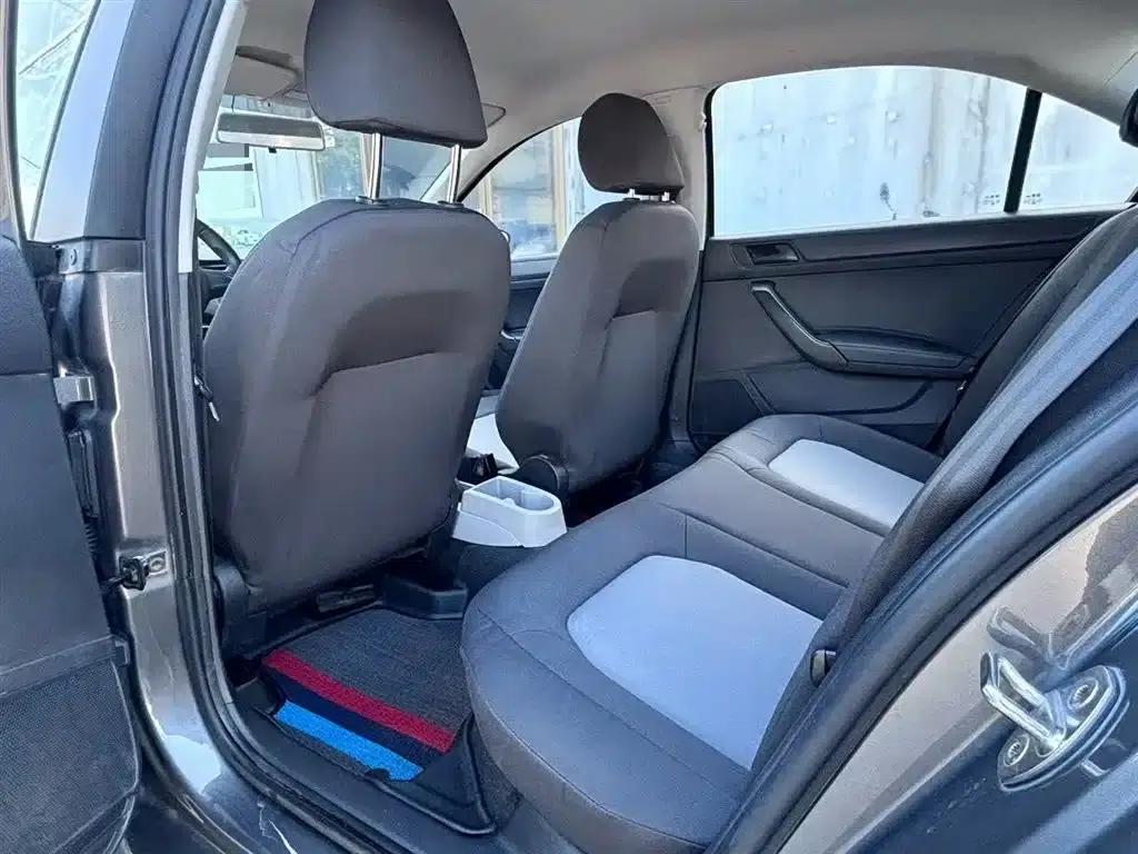 Rapid 2015 1.6L Manual Comfortline — миниатюра 5