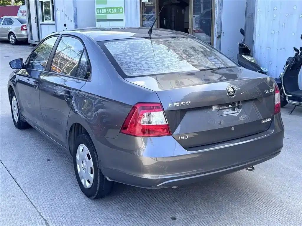 Rapid 2015 1.6L Manual Comfortline — миниатюра 6