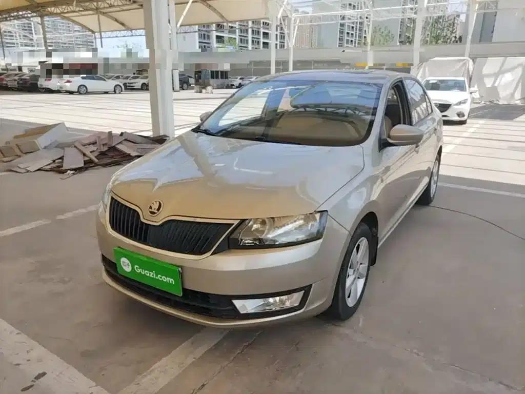 Rapid 2015 1.6L Manual Smart Selection Model — миниатюра 2