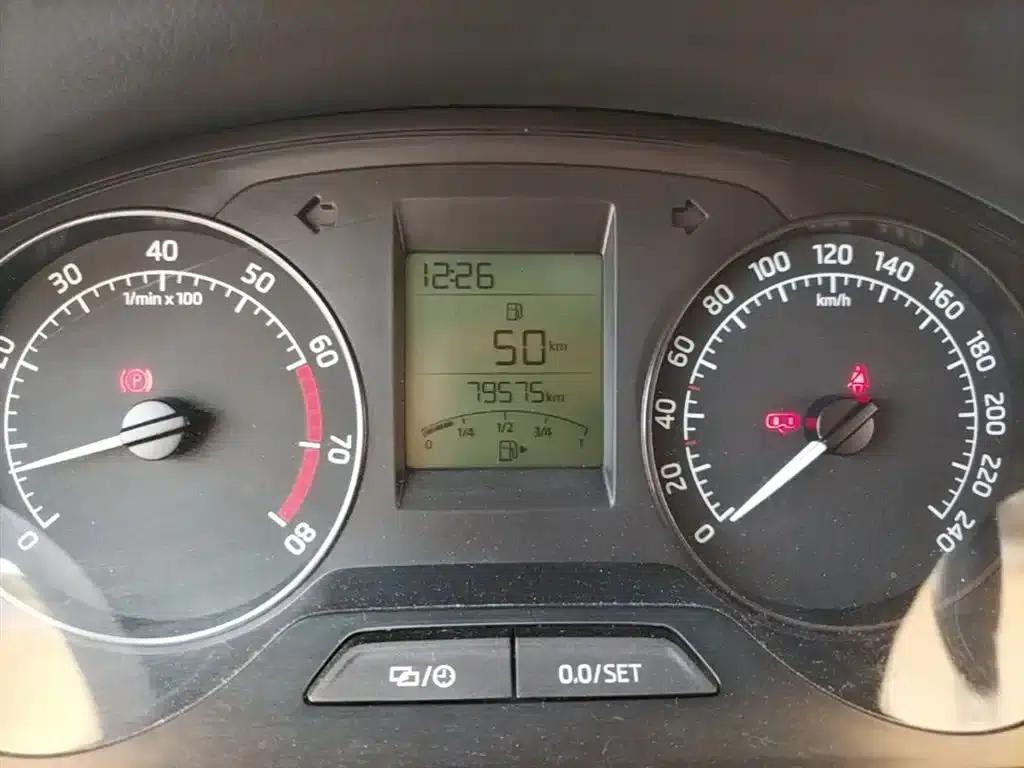 Rapid 2015 1.6L Manual Smart Selection Model — миниатюра 12