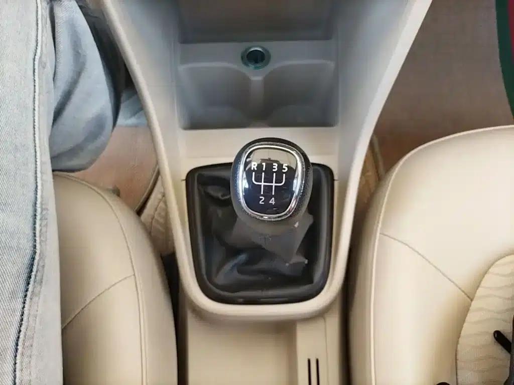 Rapid 2015 1.6L Manual Smart Selection Model — миниатюра 14