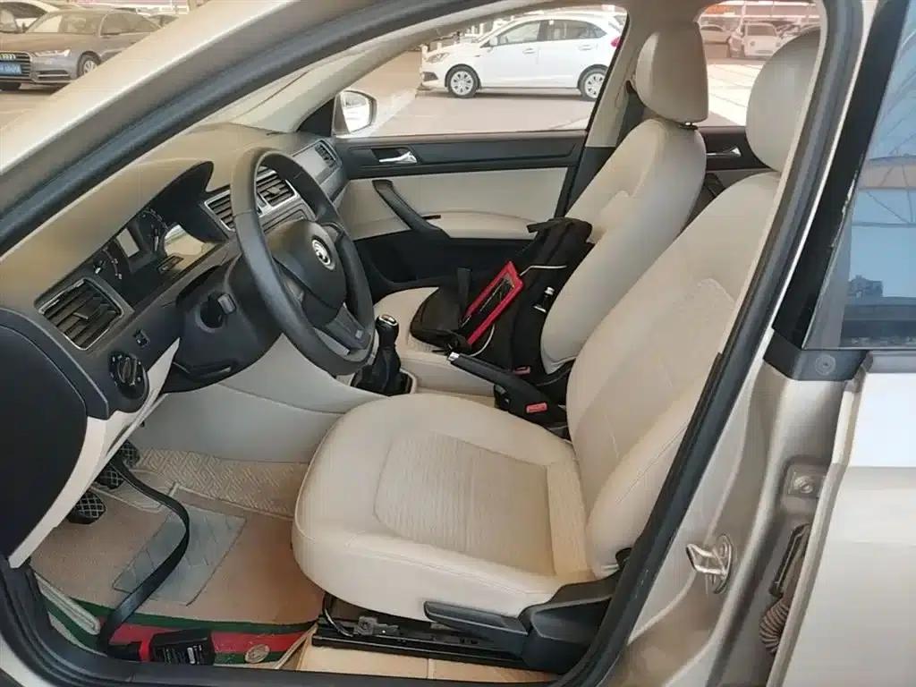 Rapid 2015 1.6L Manual Smart Selection Model — миниатюра 15