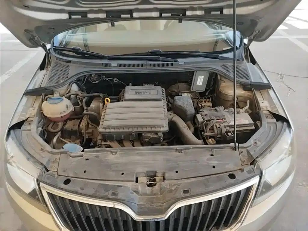 Rapid 2015 1.6L Manual Smart Selection Model — миниатюра 20