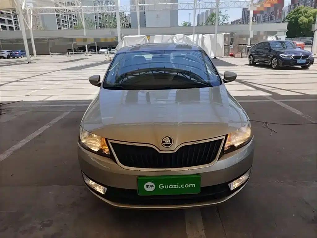 Rapid 2015 1.6L Manual Smart Selection Model — миниатюра 3