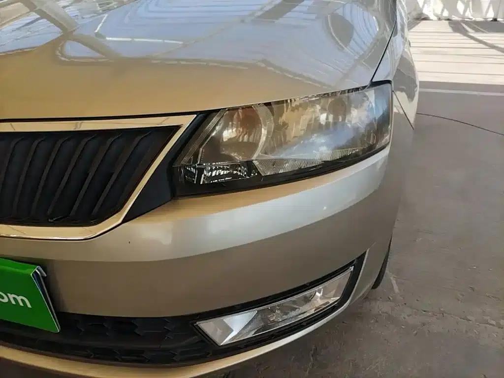 Rapid 2015 1.6L Manual Smart Selection Model — миниатюра 24