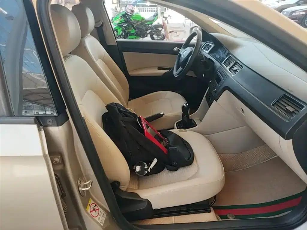 Rapid 2015 1.6L Manual Smart Selection Model — миниатюра 25