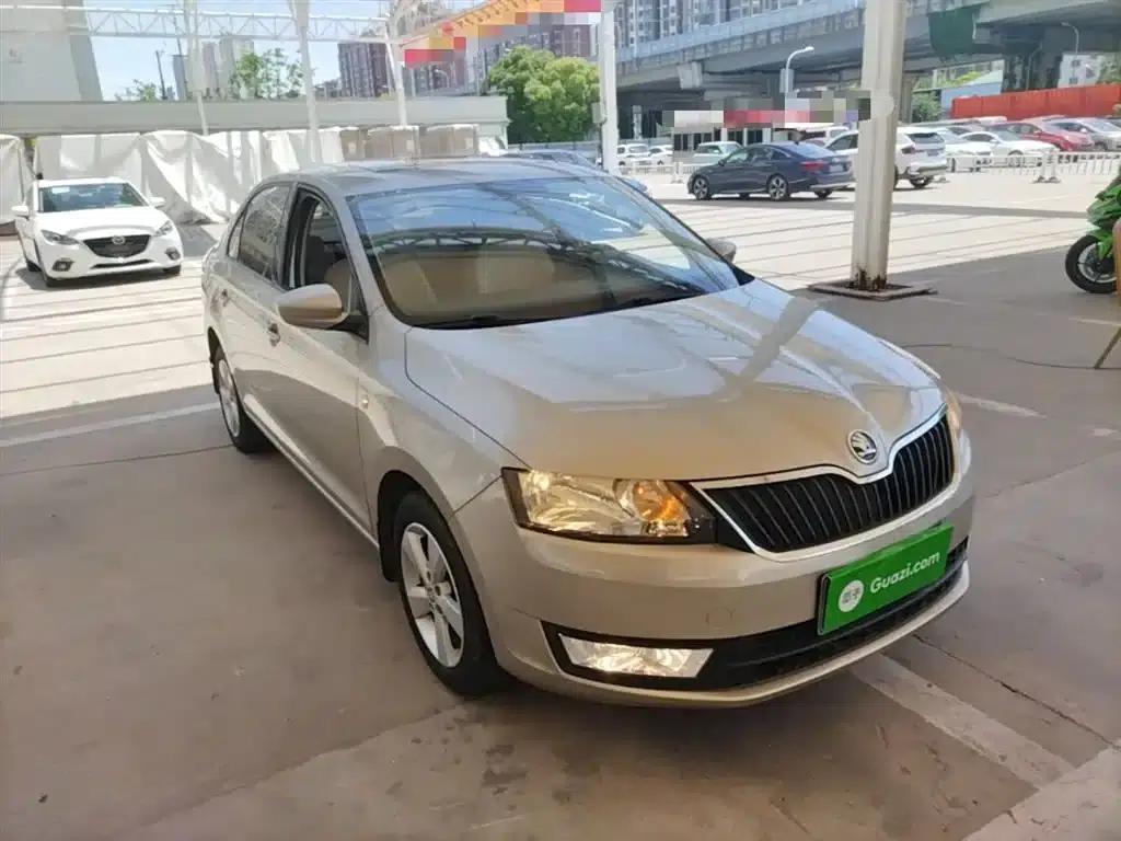 Rapid 2015 1.6L Manual Smart Selection Model — миниатюра 4