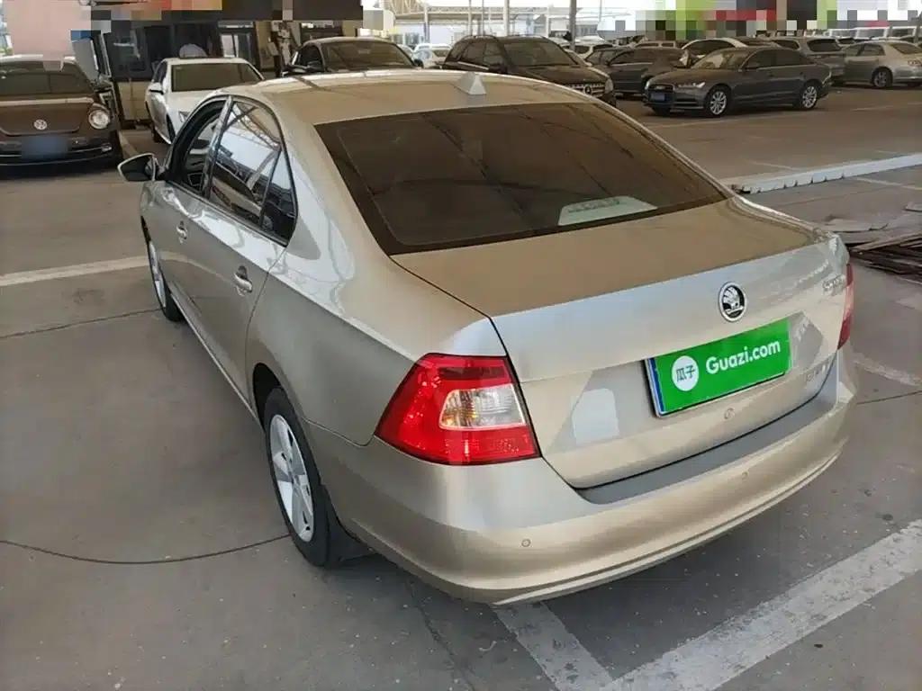Rapid 2015 1.6L Manual Smart Selection Model — миниатюра 5