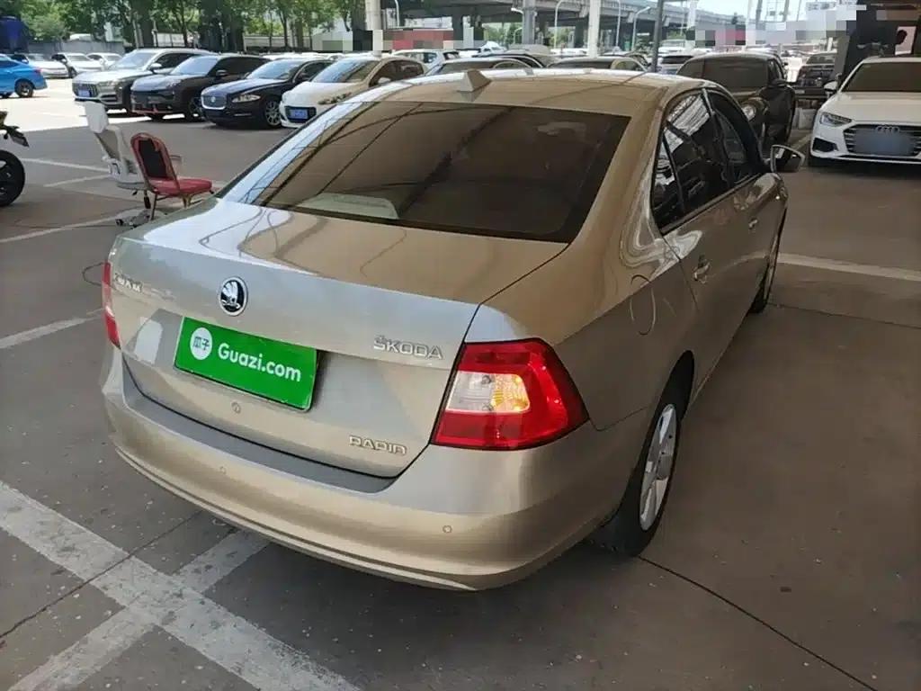 Rapid 2015 1.6L Manual Smart Selection Model — миниатюра 7