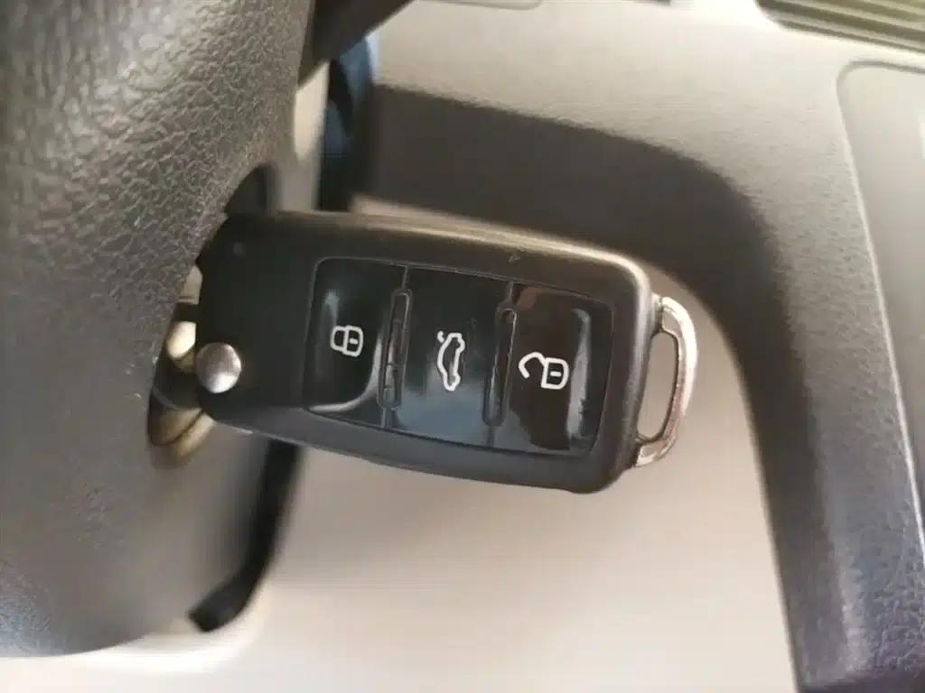 Rapid 2015 1.6L Manual Smart Selection Model — миниатюра 9