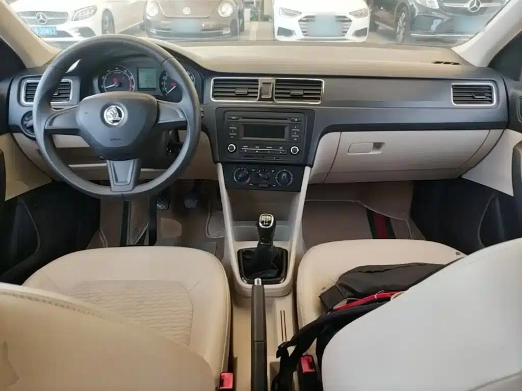 Rapid 2015 1.6L Manual Smart Selection Model — миниатюра 10