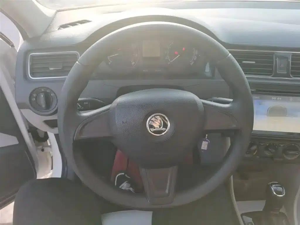 Rapid 2015 1.6L Automatic Smart Selection Model — миниатюра 11