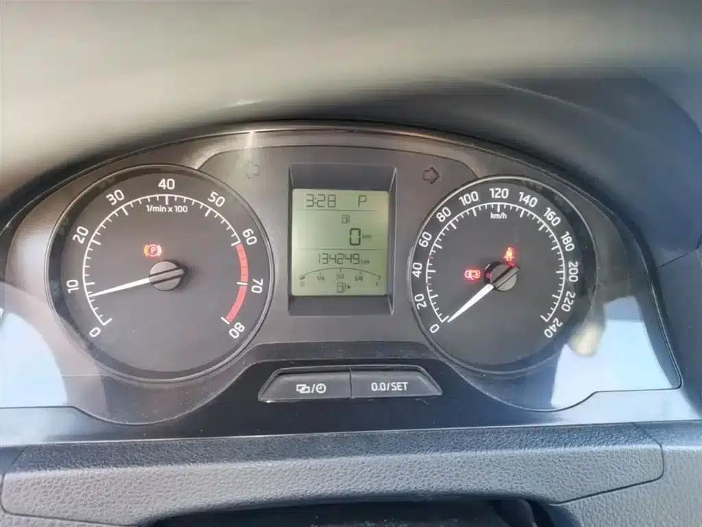 Rapid 2015 1.6L Automatic Smart Selection Model — миниатюра 12