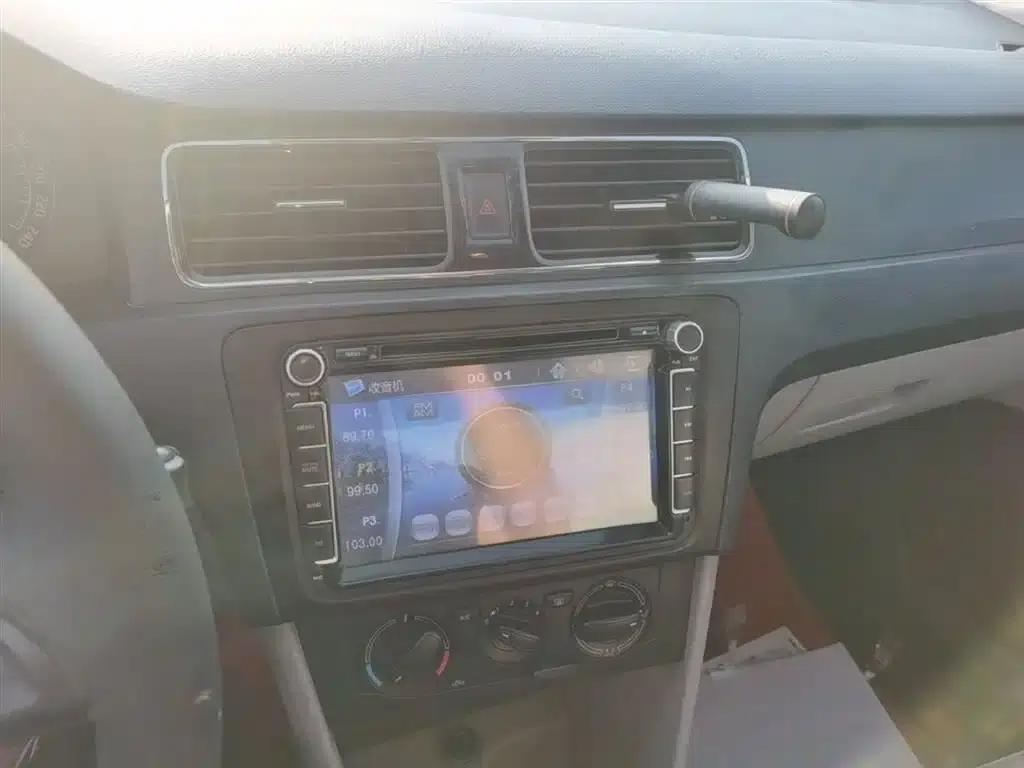 Rapid 2015 1.6L Automatic Smart Selection Model — миниатюра 13