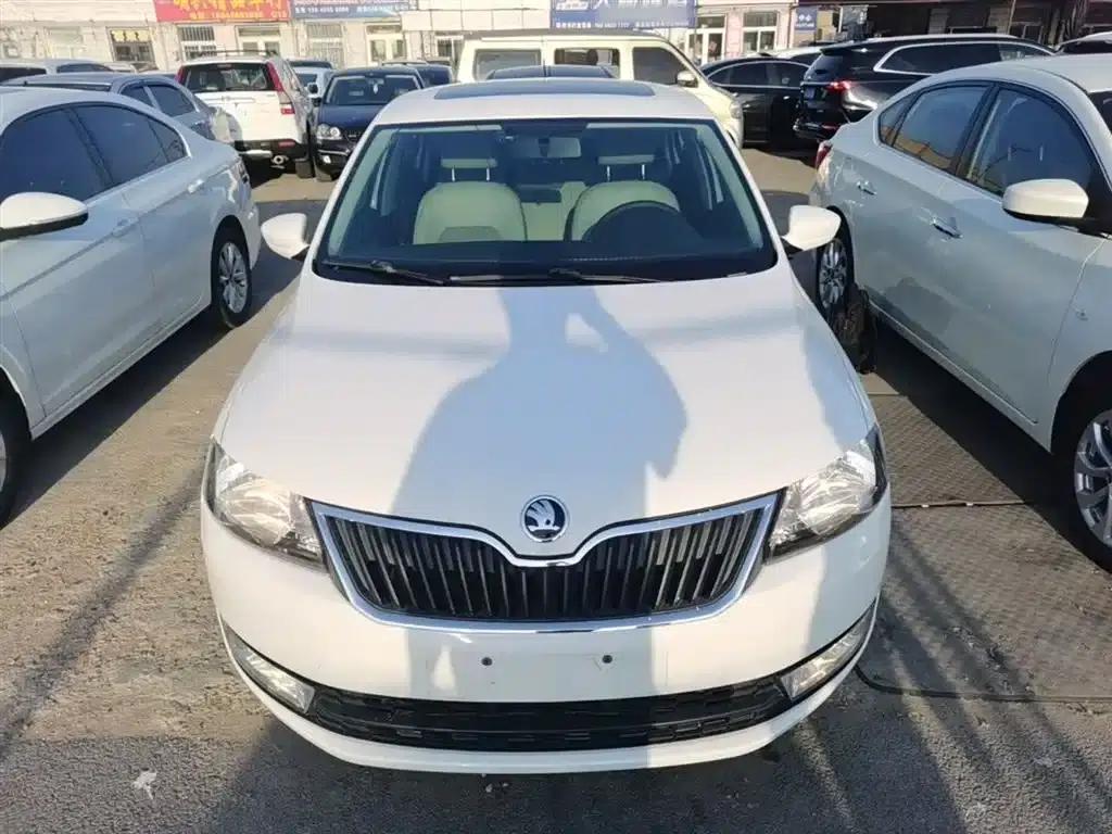 Rapid 2015 1.6L Automatic Smart Selection Model — миниатюра 3