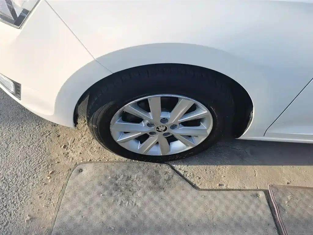 Rapid 2015 1.6L Automatic Smart Selection Model — миниатюра 23