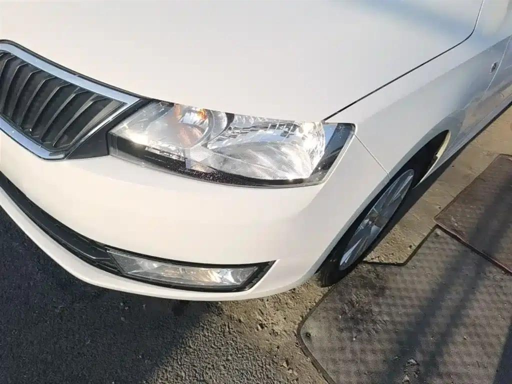 Rapid 2015 1.6L Automatic Smart Selection Model — миниатюра 24