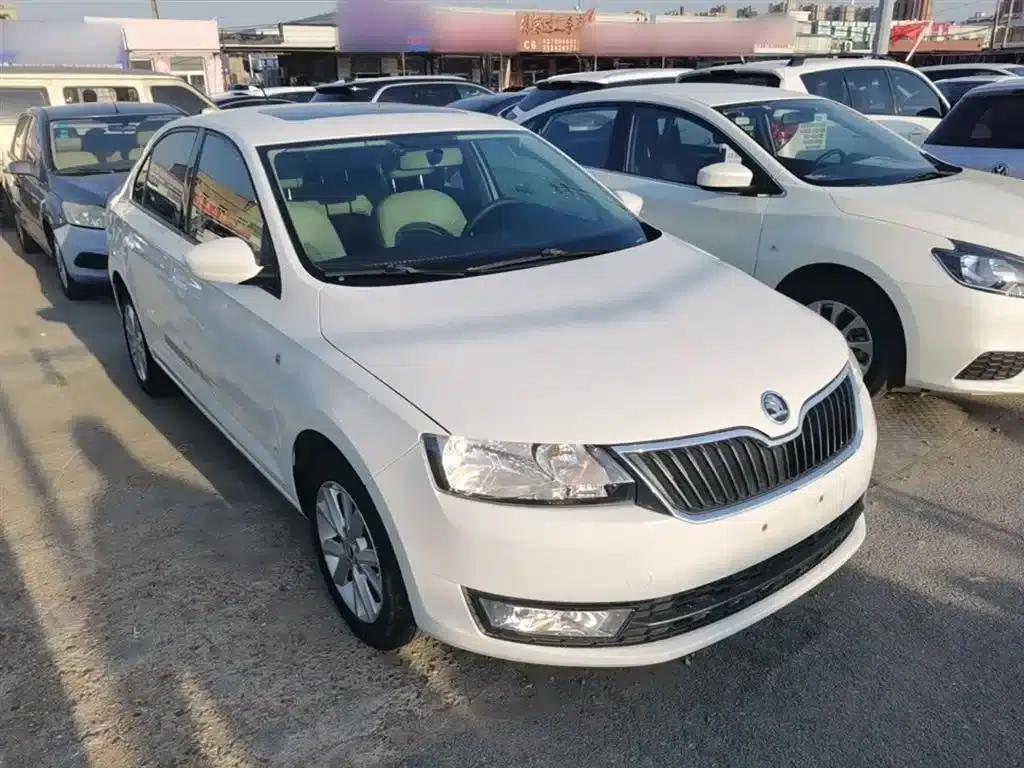 Rapid 2015 1.6L Automatic Smart Selection Model — миниатюра 4