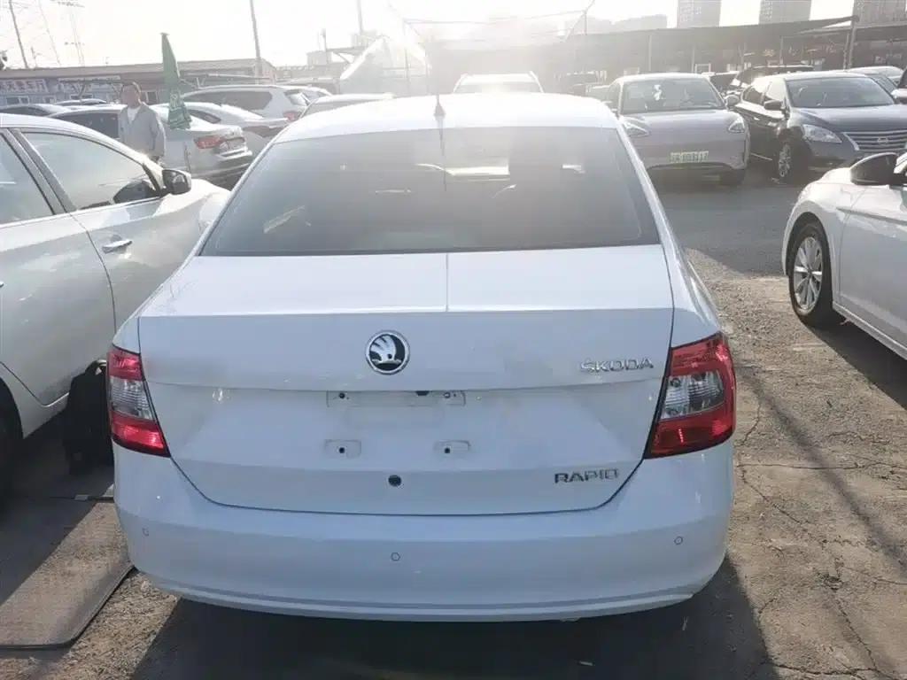 Rapid 2015 1.6L Automatic Smart Selection Model — миниатюра 6