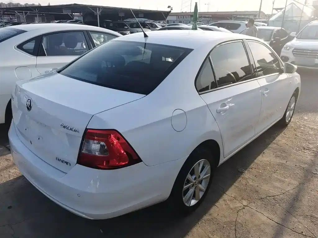 Rapid 2015 1.6L Automatic Smart Selection Model — миниатюра 7