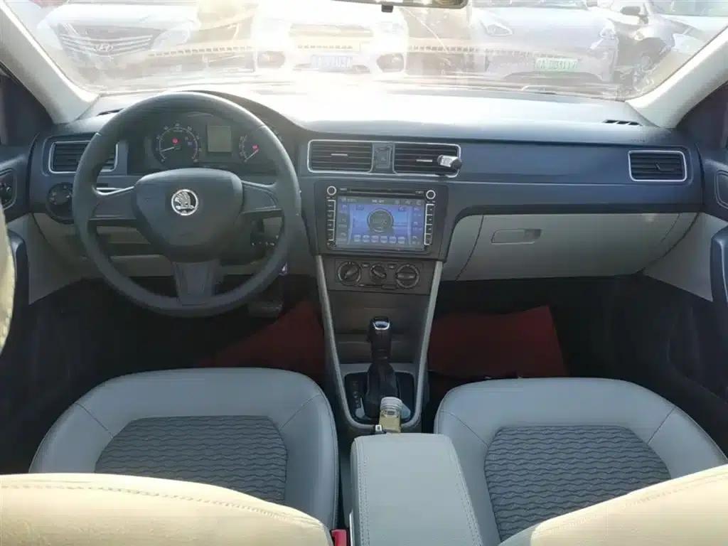 Rapid 2015 1.6L Automatic Smart Selection Model — миниатюра 10