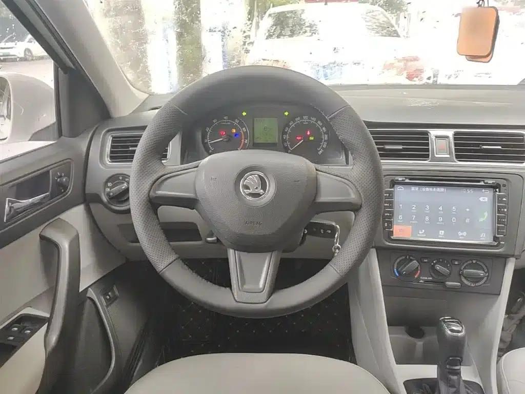 Rapid 2016 1.6L Automatic Comfort Edition — миниатюра 11
