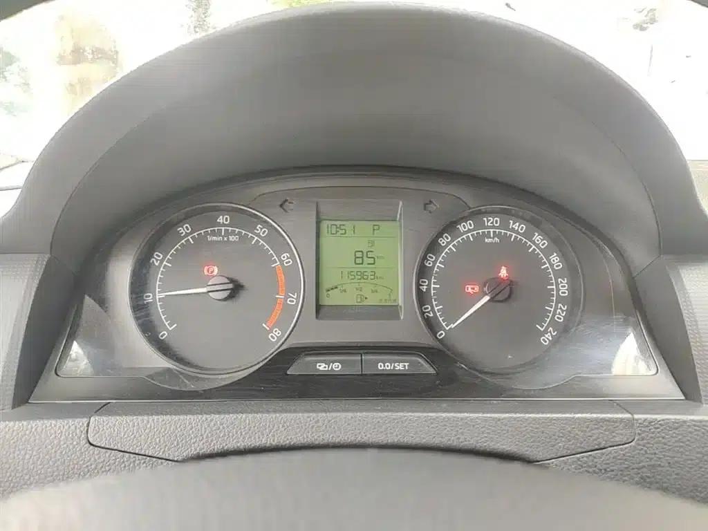 Rapid 2016 1.6L Automatic Comfort Edition — миниатюра 12