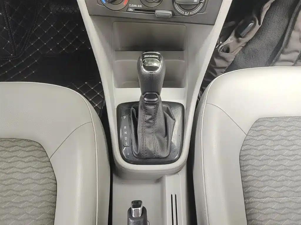 Rapid 2016 1.6L Automatic Comfort Edition — миниатюра 14