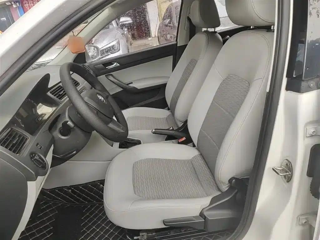 Rapid 2016 1.6L Automatic Comfort Edition — миниатюра 15