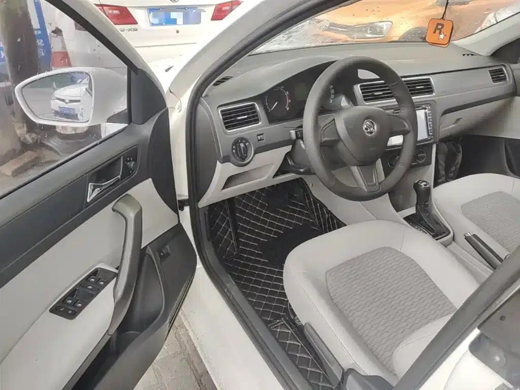 Rapid 2016 1.6L Automatic Comfort Edition — миниатюра 16