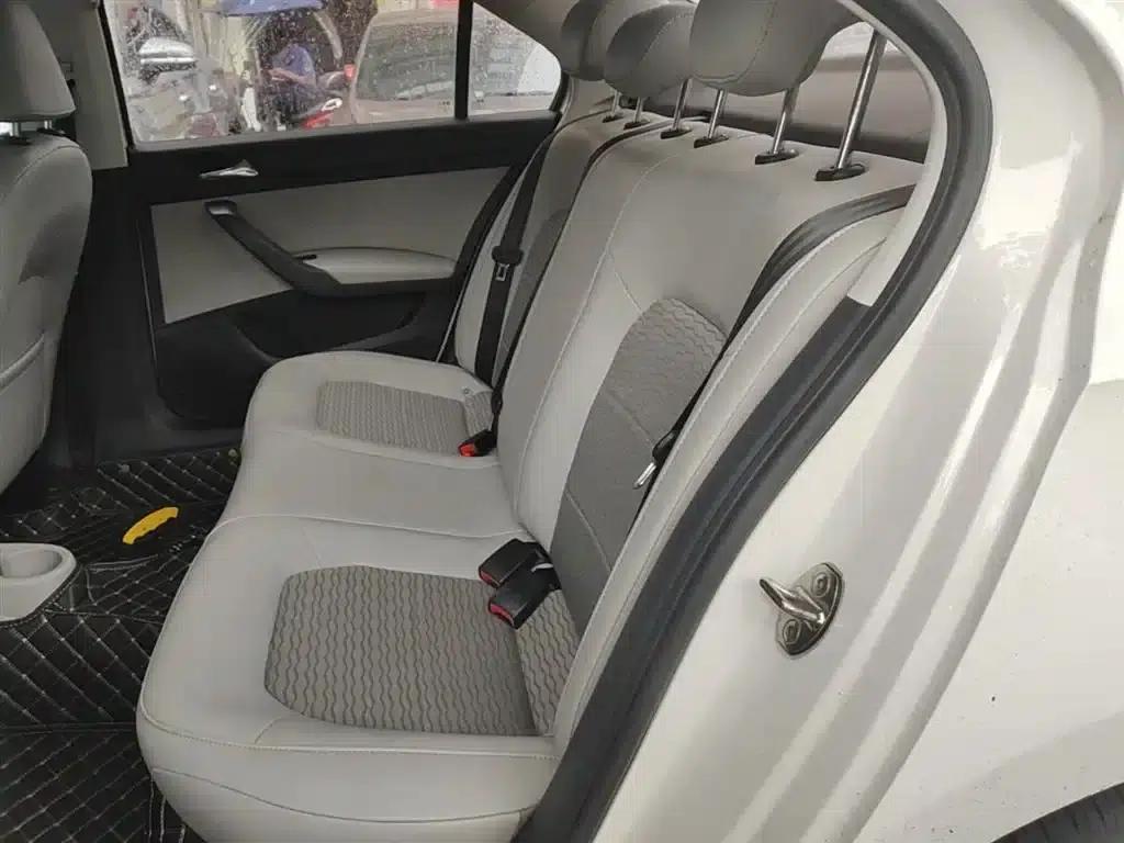 Rapid 2016 1.6L Automatic Comfort Edition — миниатюра 17