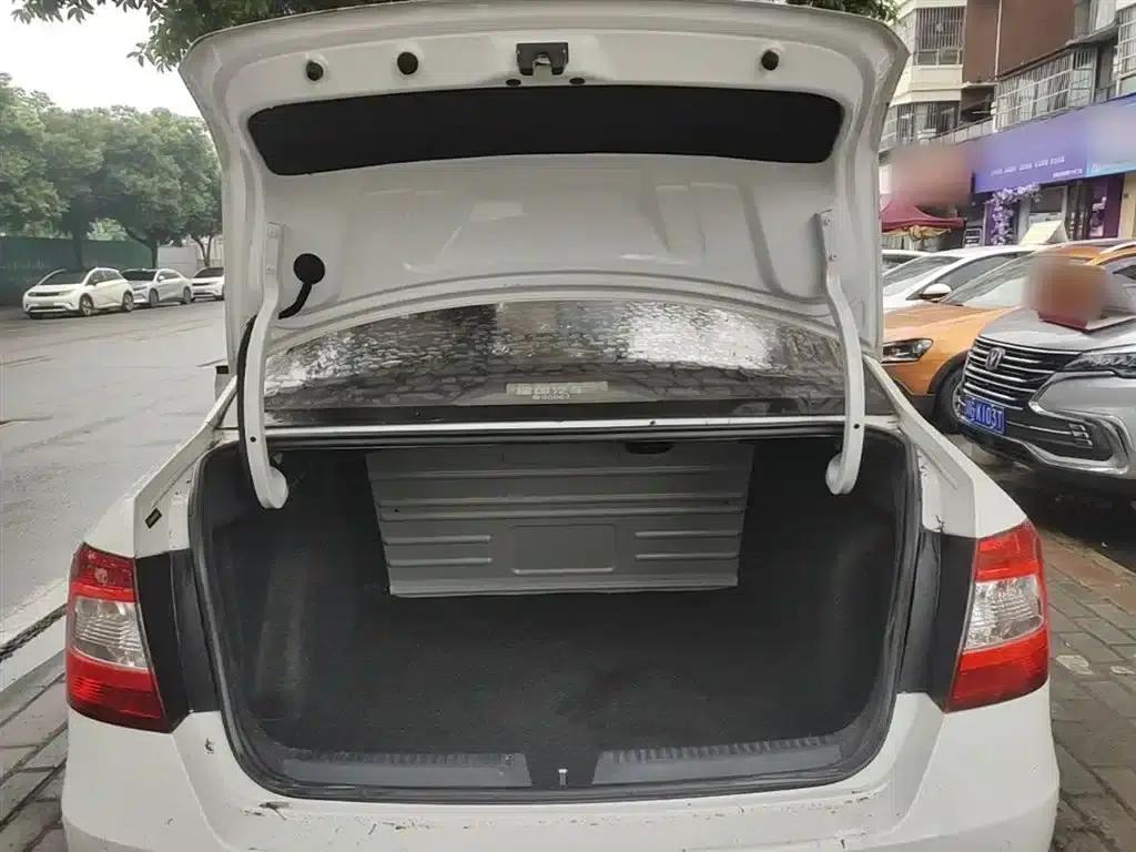 Rapid 2016 1.6L Automatic Comfort Edition — миниатюра 19