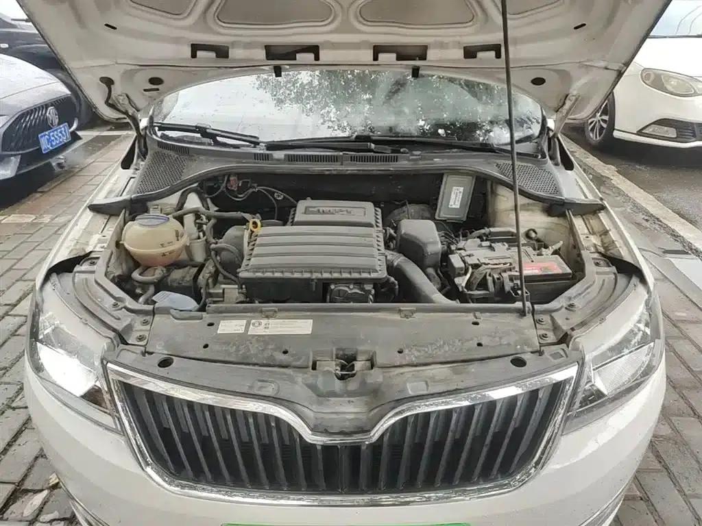 Rapid 2016 1.6L Automatic Comfort Edition — миниатюра 20