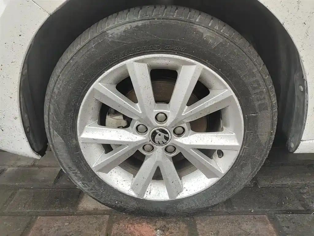 Rapid 2016 1.6L Automatic Comfort Edition — миниатюра 23