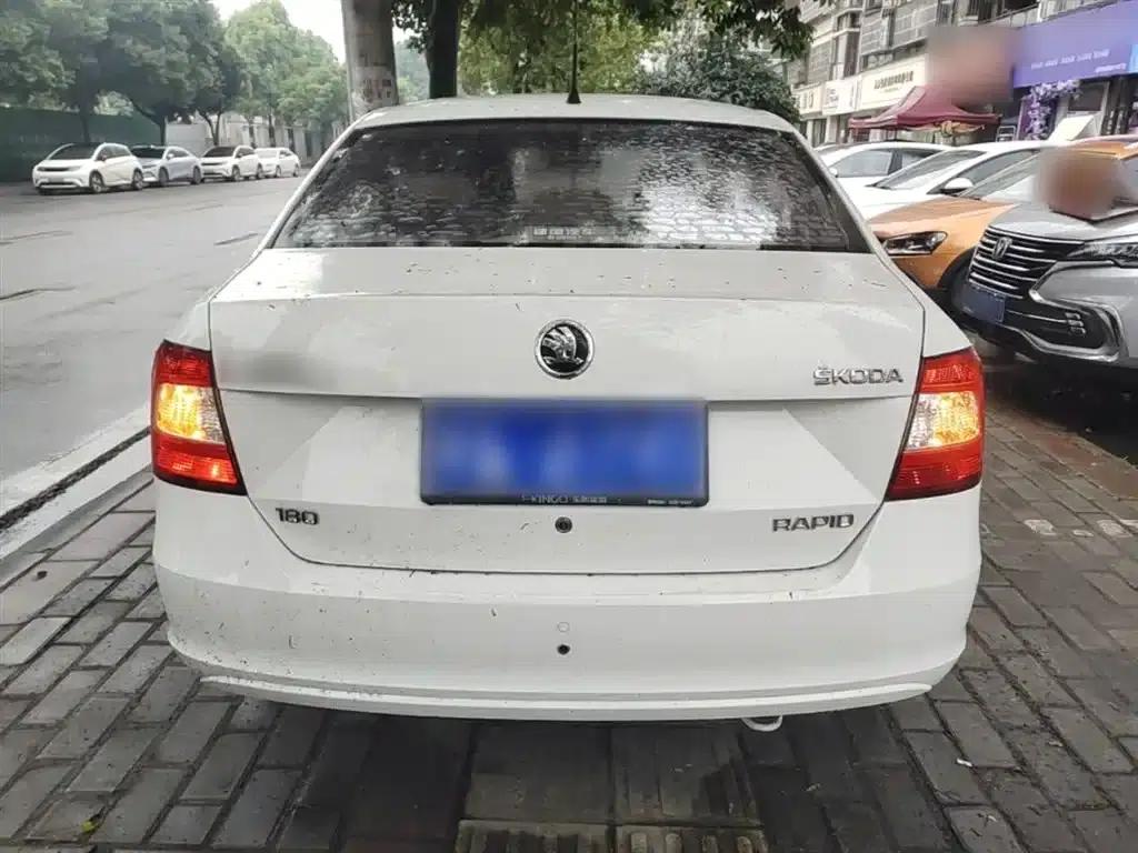 Rapid 2016 1.6L Automatic Comfort Edition — миниатюра 6
