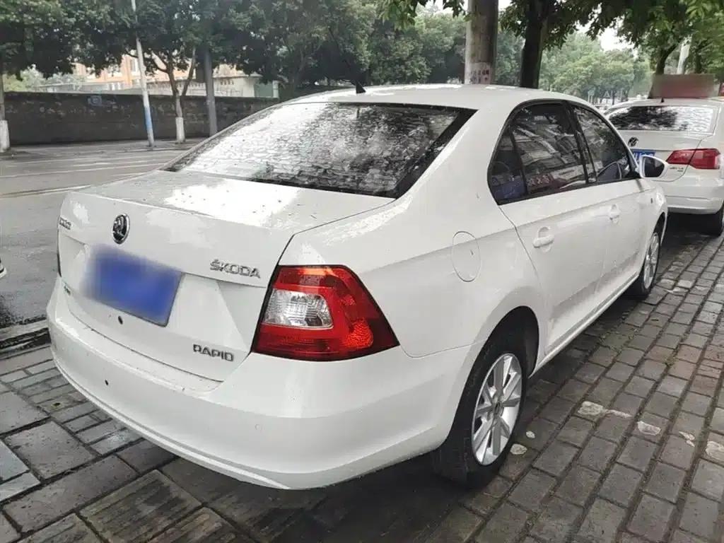 Rapid 2016 1.6L Automatic Comfort Edition — миниатюра 7
