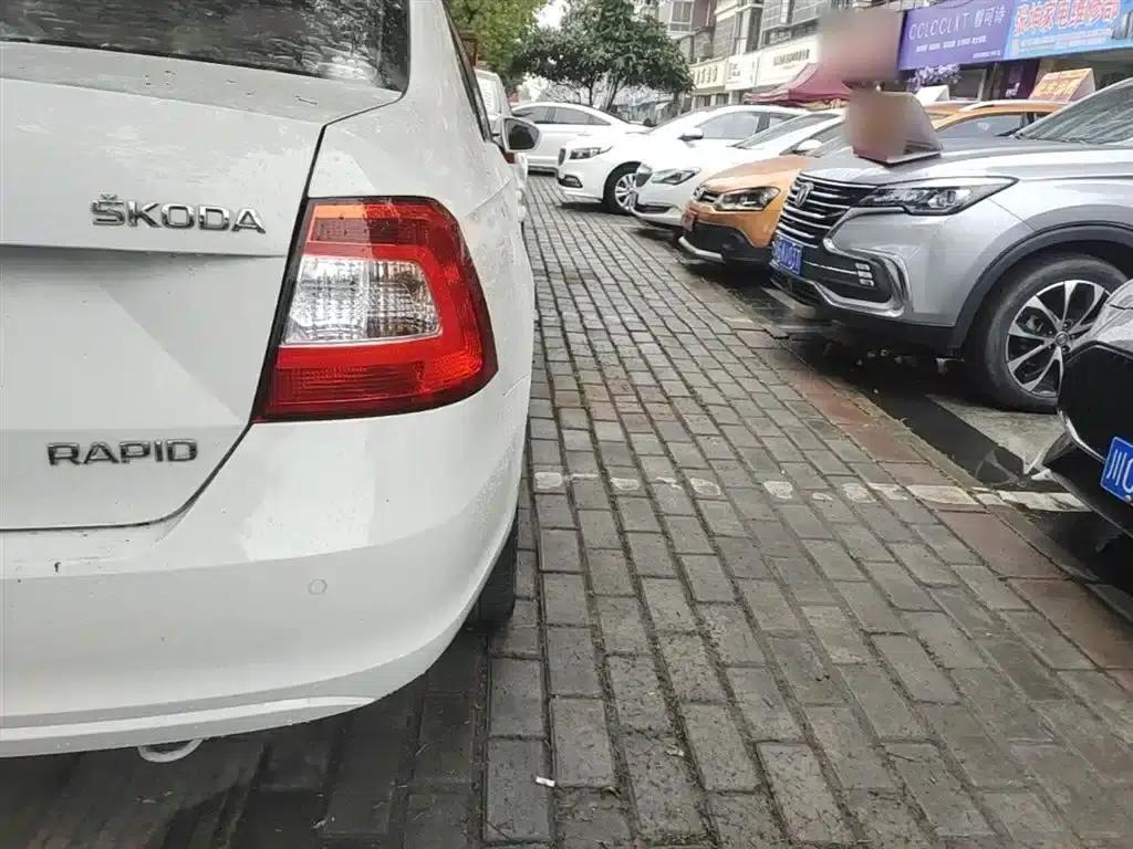 Rapid 2016 1.6L Automatic Comfort Edition — миниатюра 8