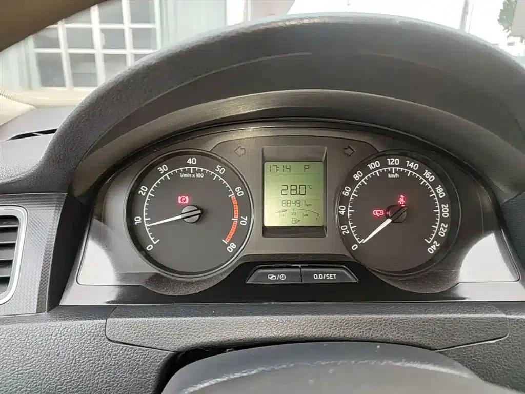 Rapid 2013 1.6L Automatic Smart Selection Model — миниатюра 12