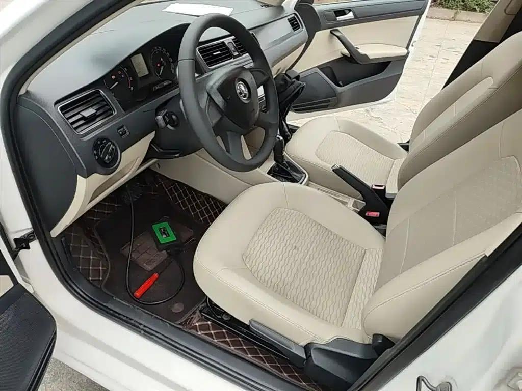 Rapid 2013 1.6L Automatic Smart Selection Model — миниатюра 15